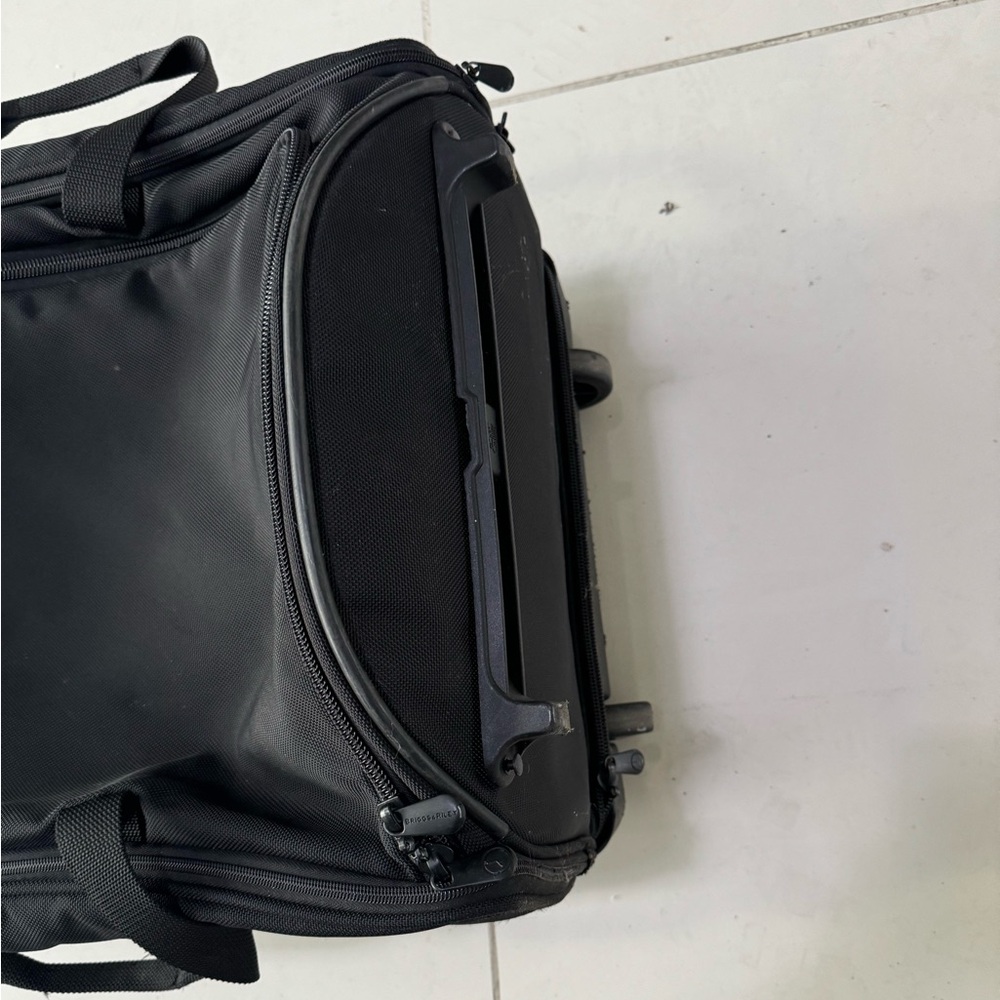 Briggs and Riley Check on Large Duffel Suitcase - Picture 5 of 11